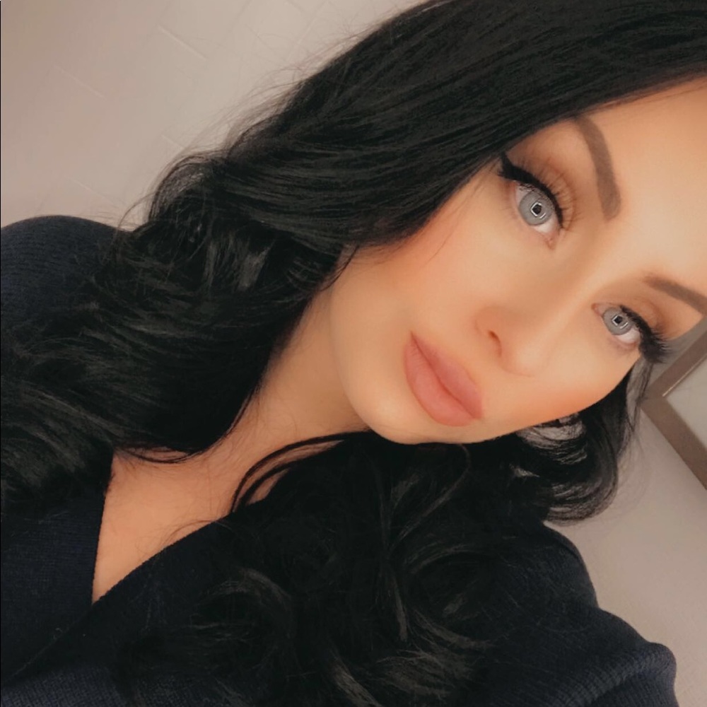 Meet your Posher, Adreanna